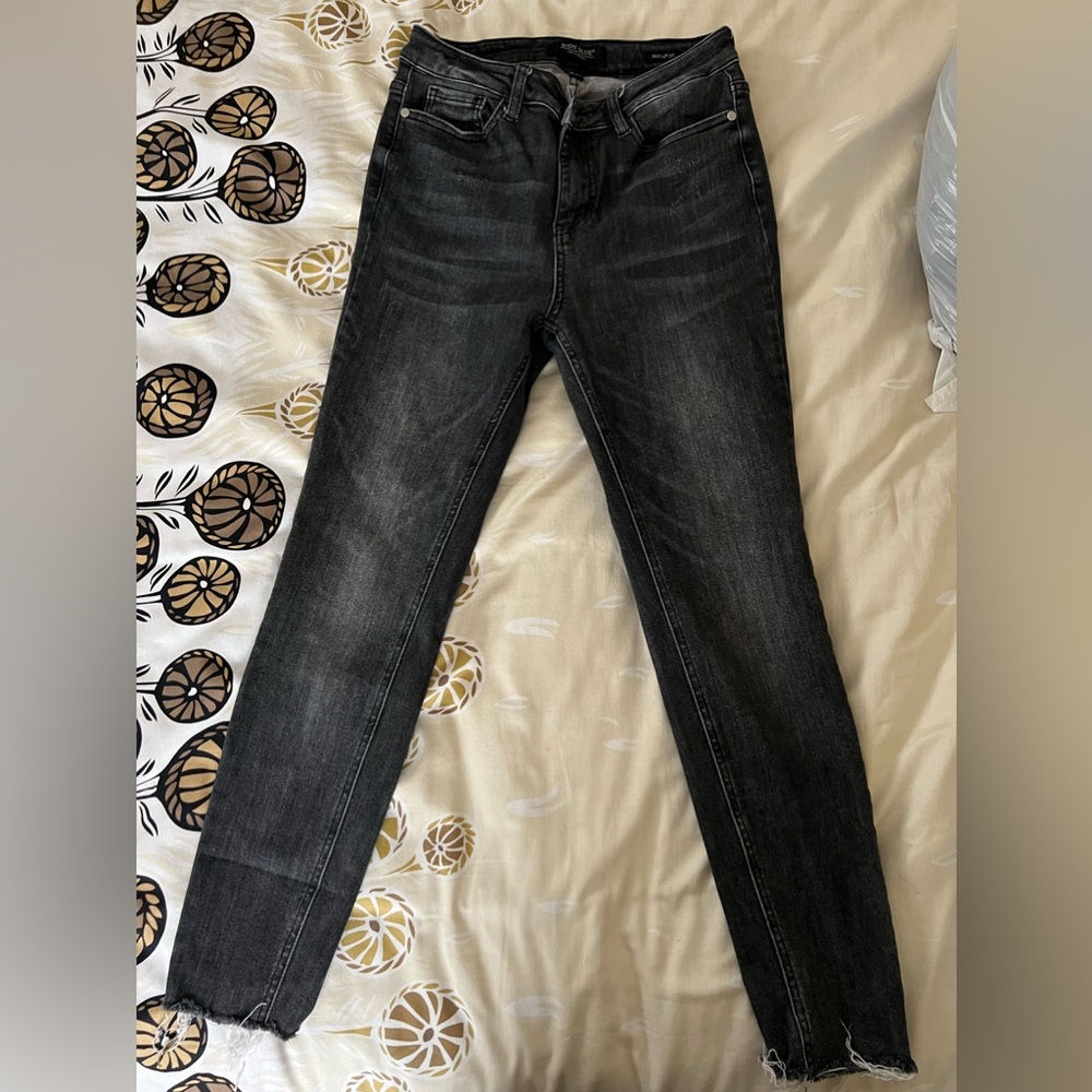 Skinny Judy Blue blackish-grey crop. Size 9/29, fits similar to women’s 10.